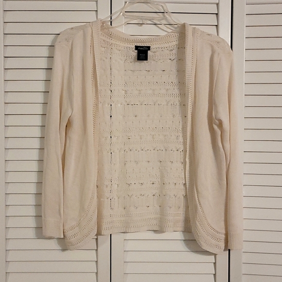 White or Cream Knit Cardigan with Crochet Lace Detailing on Back and Trim - Picture 7 of 8